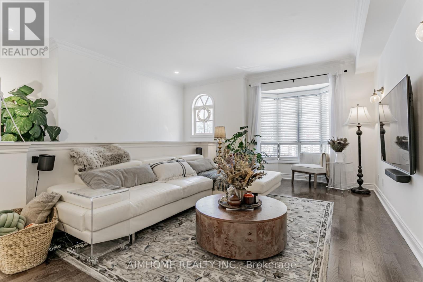 Row / Townhouse for Sale in 2 BROWNSTONE LANE|Toronto (Kingsway South), Ontario M8X2Z6 4