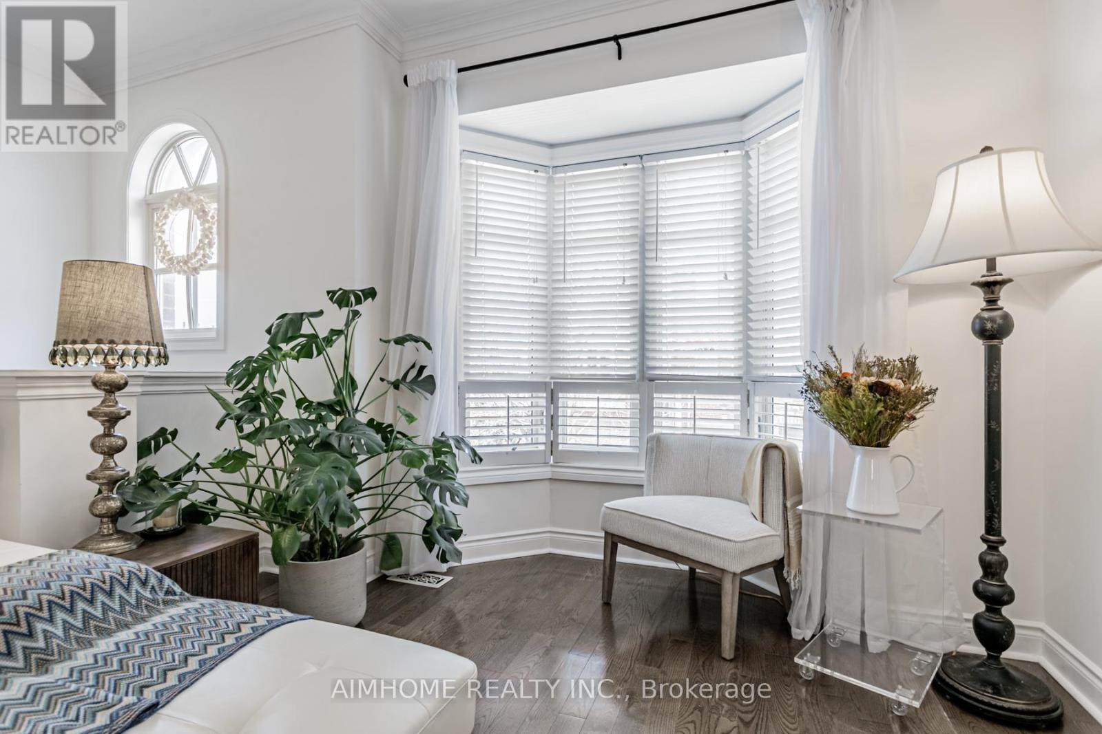 Row / Townhouse for Sale in 2 BROWNSTONE LANE|Toronto (Kingsway South), Ontario M8X2Z6 5