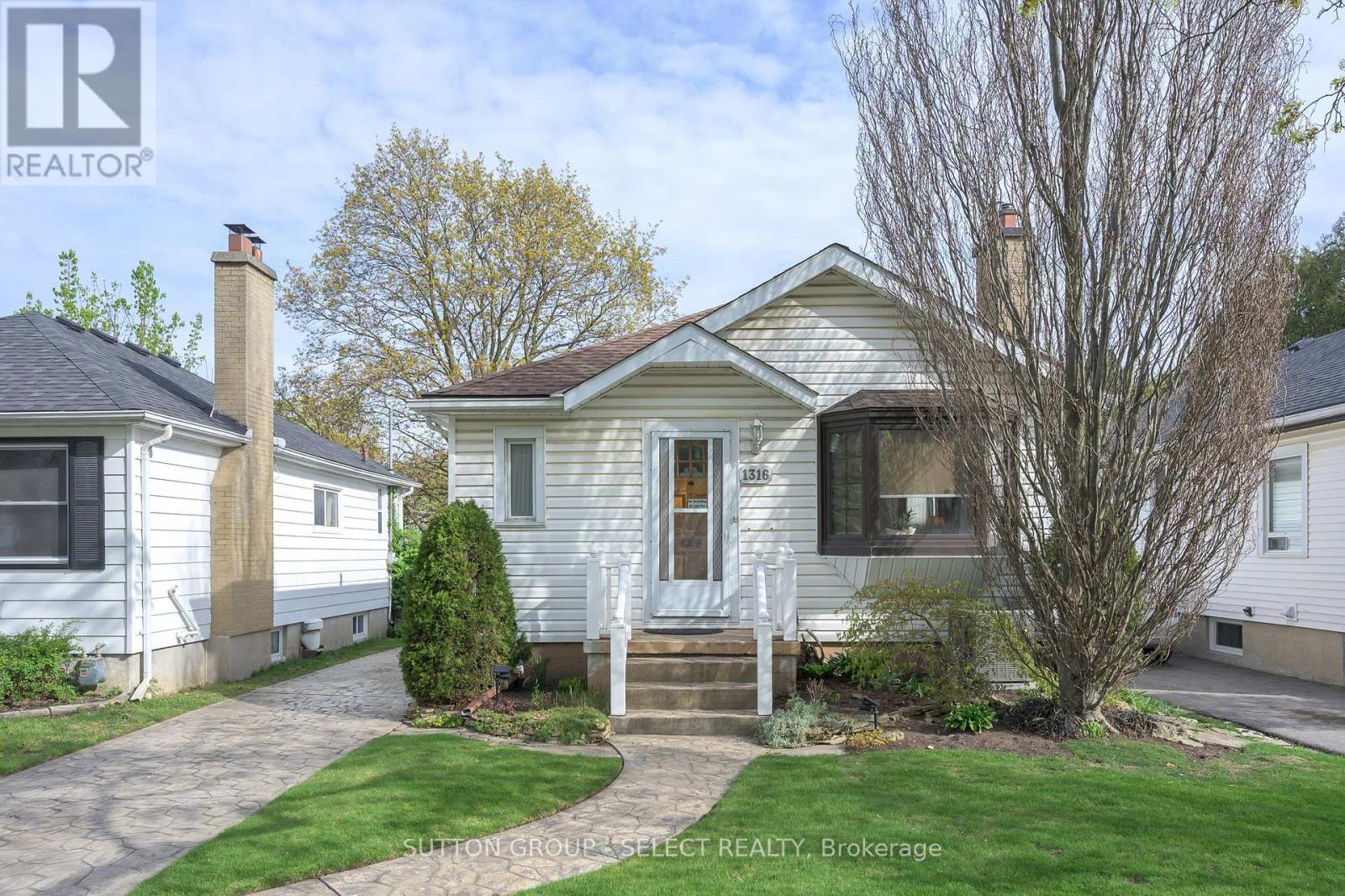 1316 LANGMUIR AVENUE, London East (East N)