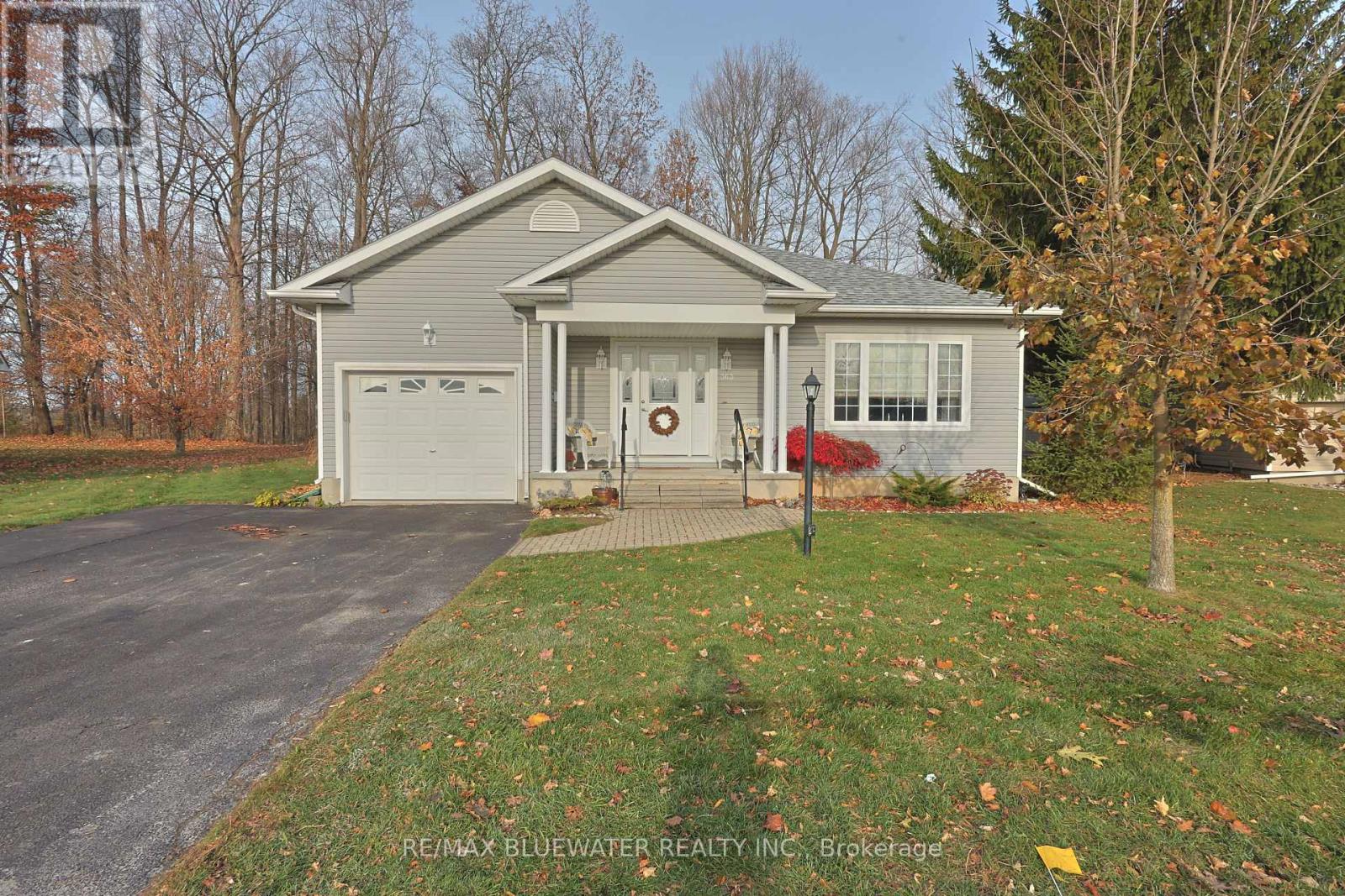363 SHANNON BOULEVARD, South Huron (Stephen)