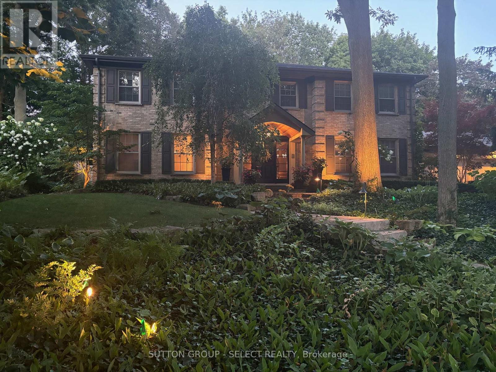 129 WYCHWOOD PLACE, London North (North J)