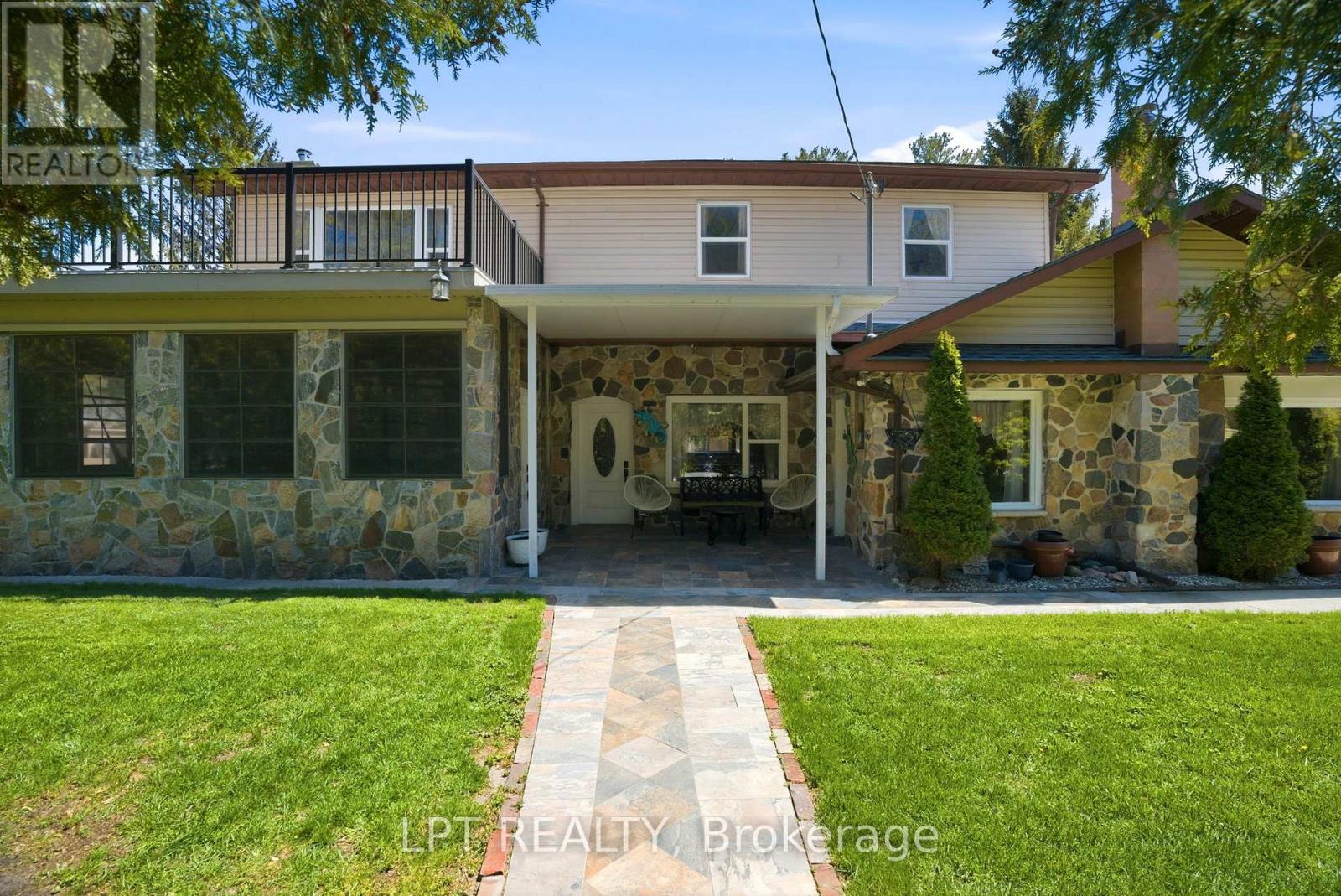 9996 HURON STREET, Lambton Shores (Port Franks)