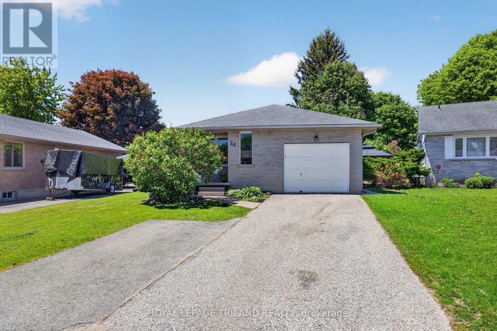 24 FARMINGTON AVENUE, Aylmer