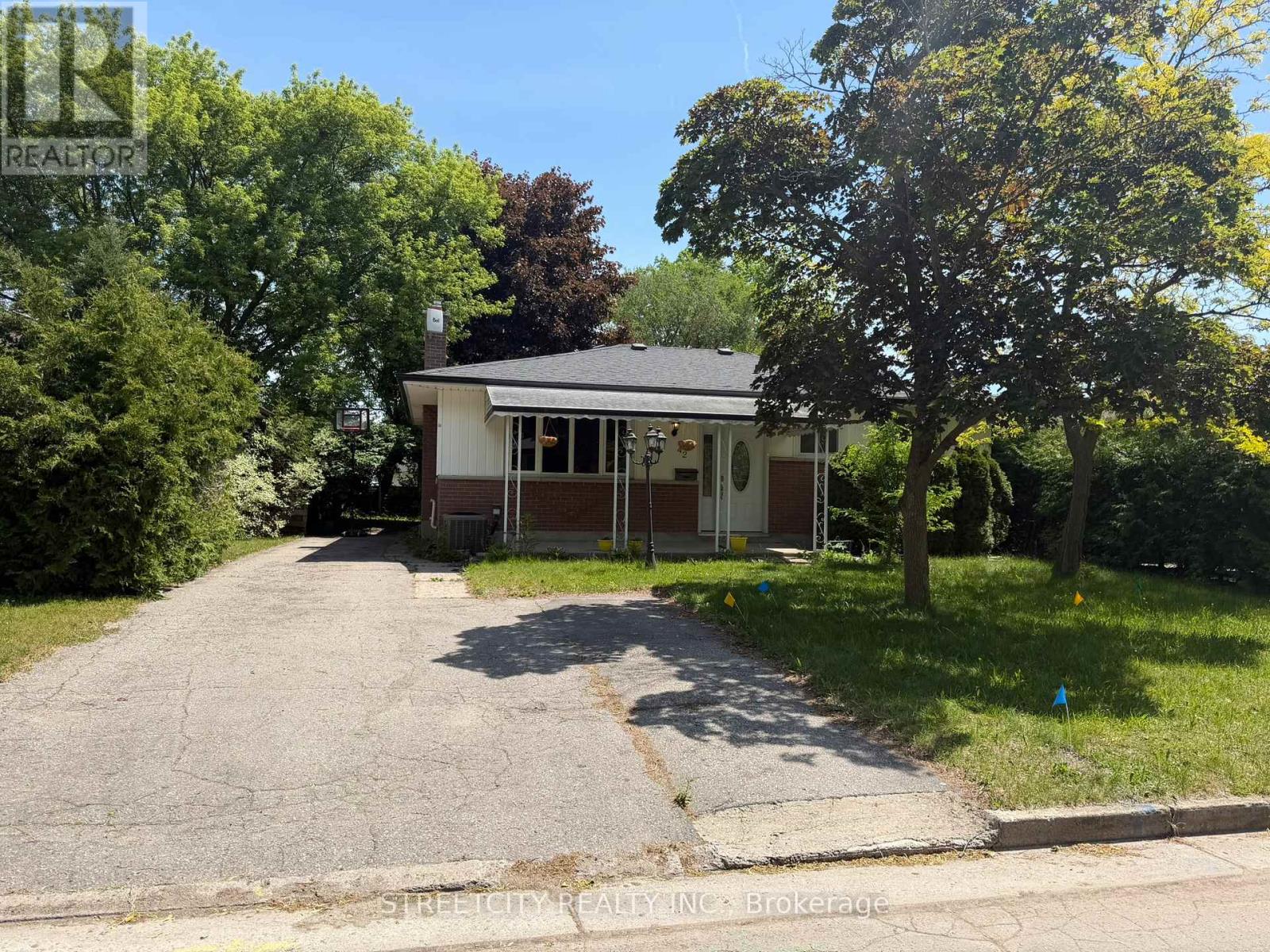 42 ONEIDA ROAD, London East (East D)
