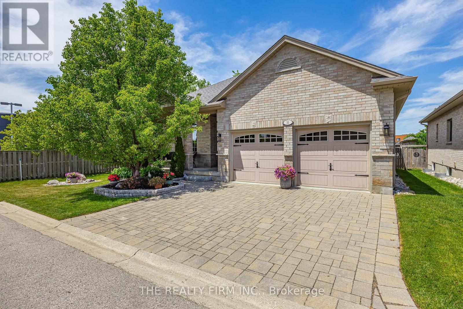10 - 2080 BEAVERBROOK AVENUE, London North (North M)