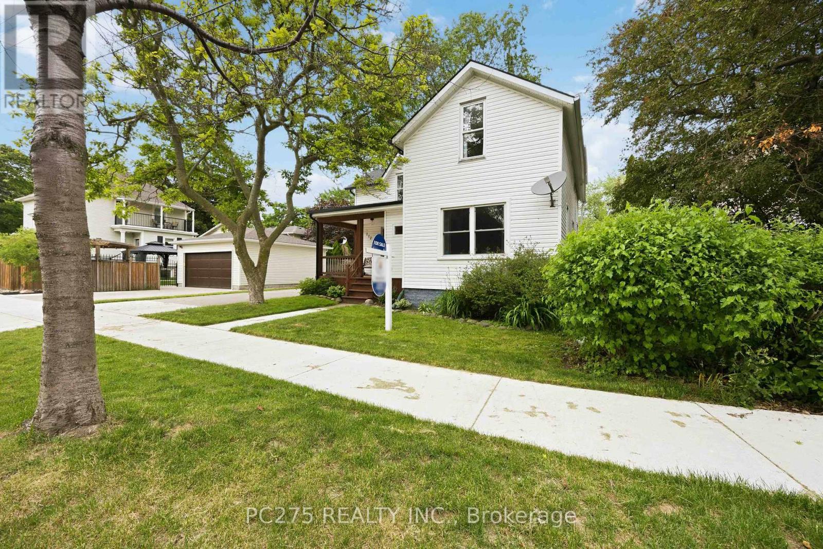 112 ESSEX STREET, Sarnia