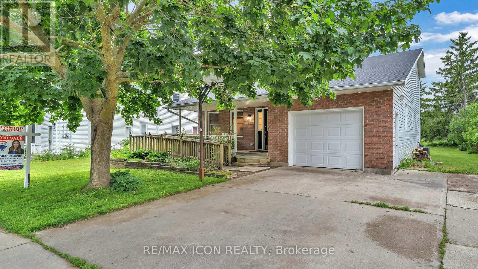 158 BROADWAY STREET, North Middlesex (Parkhill)