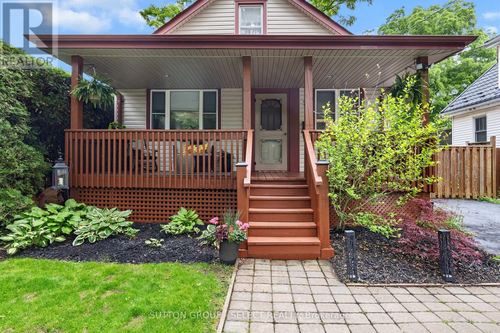 72 EMERY STREET E, London South (South F)