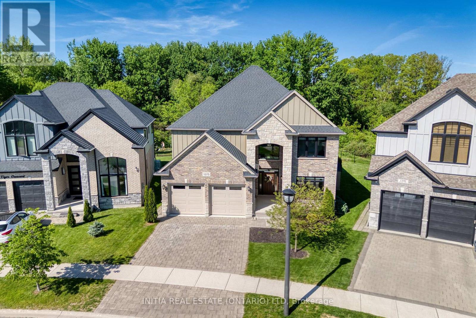 1375 DYER CRESCENT, London North (North S)