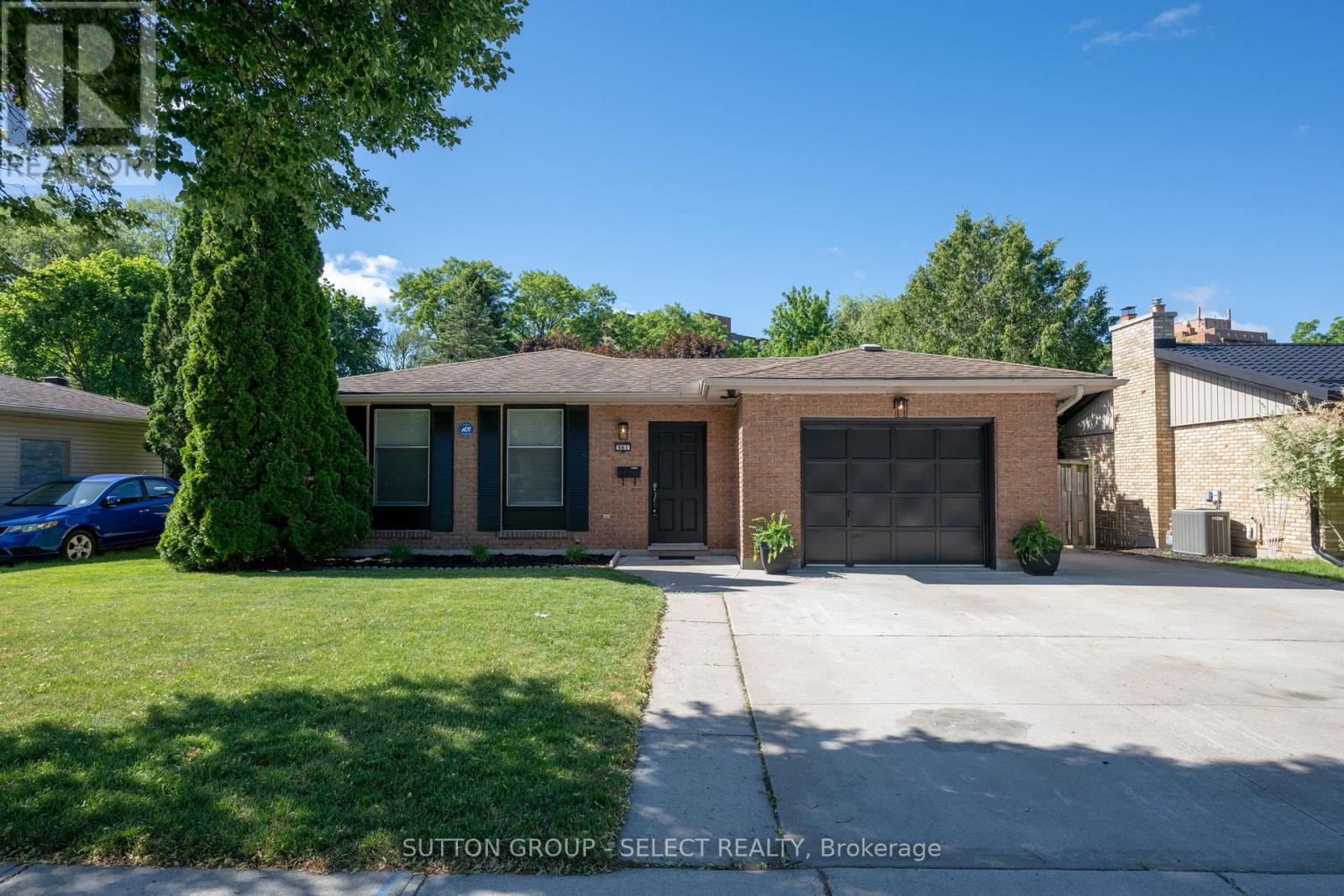 661 GRENFELL DRIVE, London North (North C)