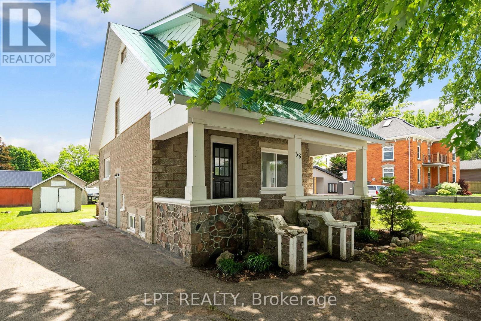 38 MAIN STREET N, Huron East (Seaforth)