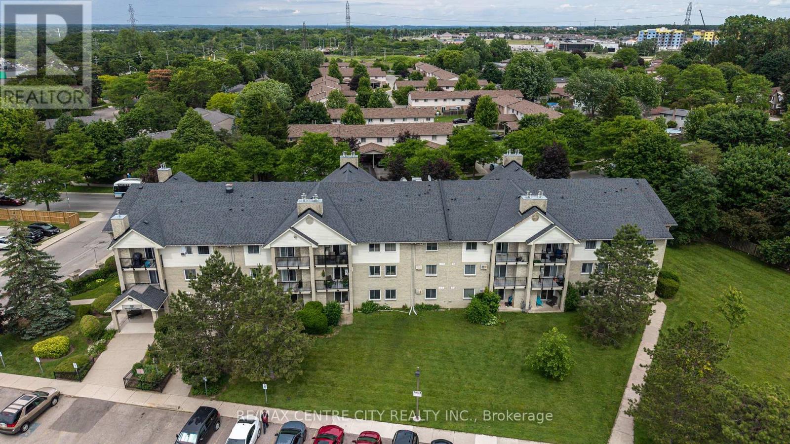 309 - 729 DEVERON CRESCENT, London South (South T)