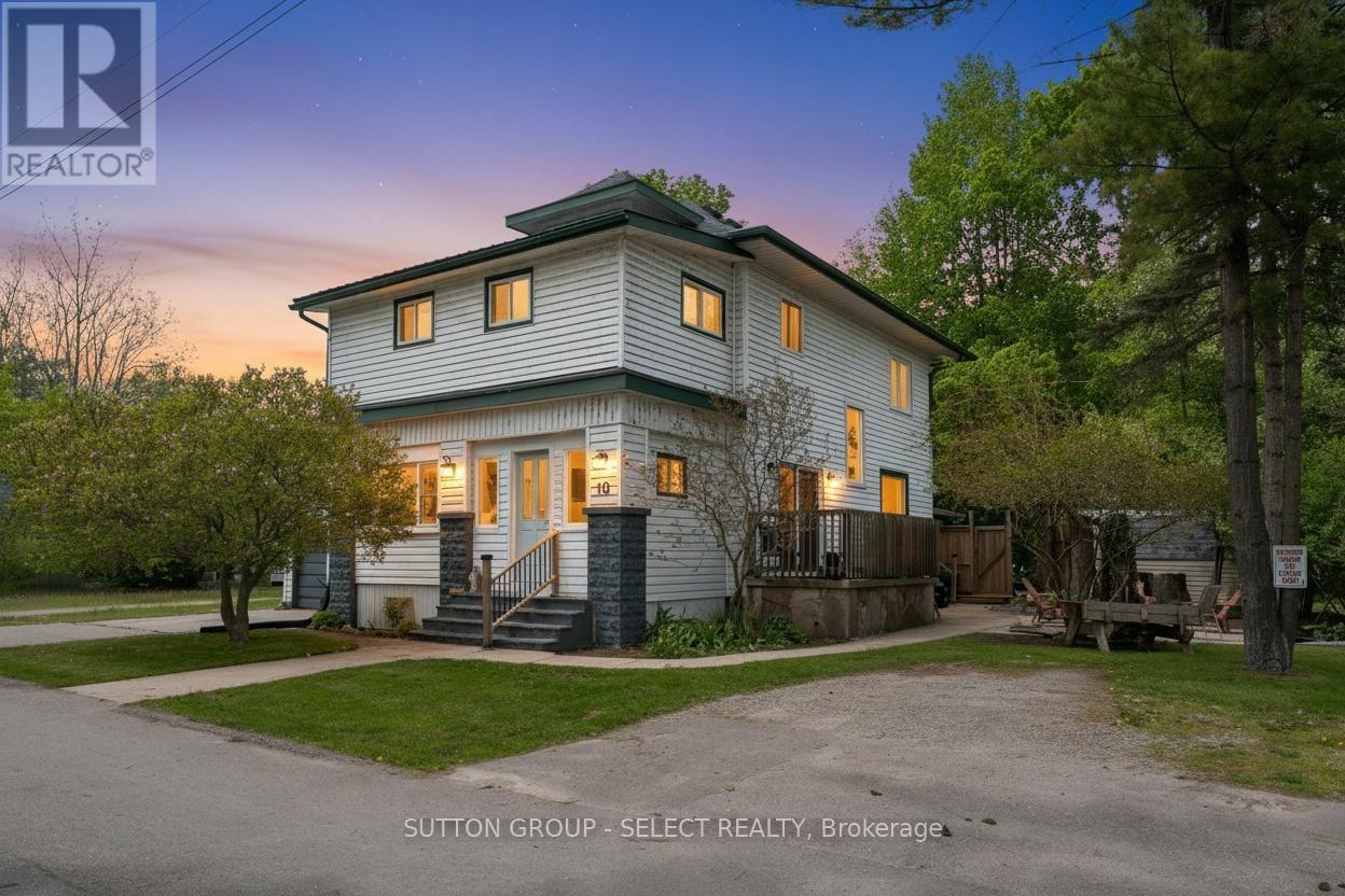 10 CRESCENT PARK, Norfolk (Port Dover)