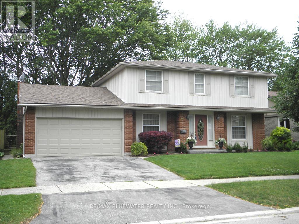 44 SPENCER CRESCENT, London North (North G)