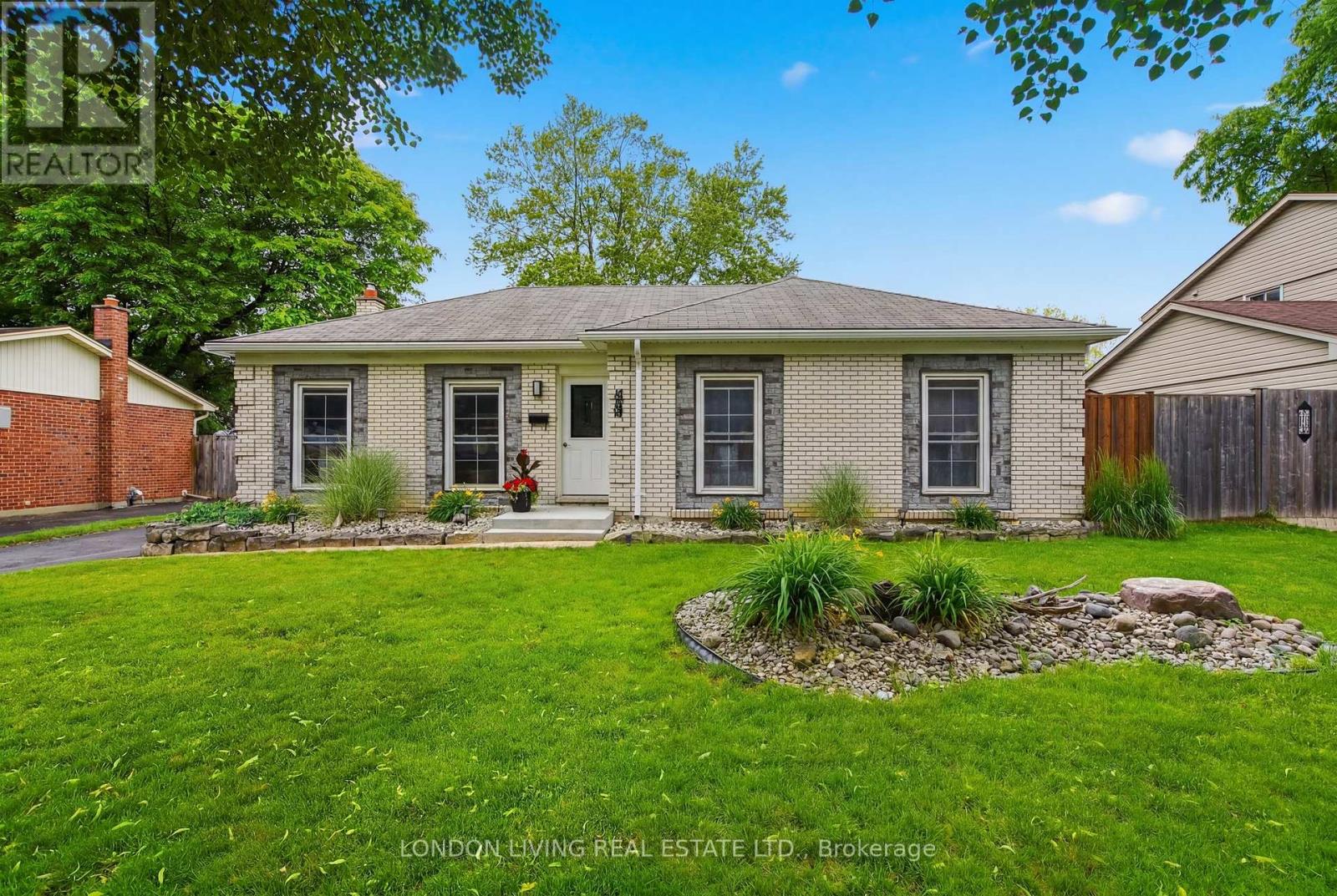 1400 STONEYBROOK CRESCENT, London North (North G)