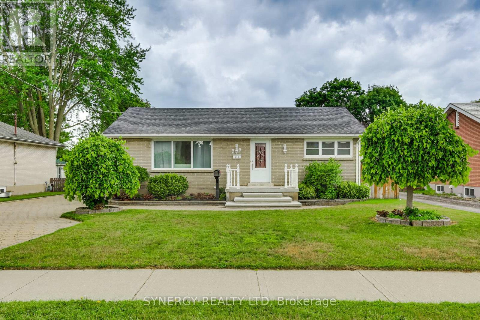 266 ADELAIDE STREET, Strathroy-Caradoc (SW)