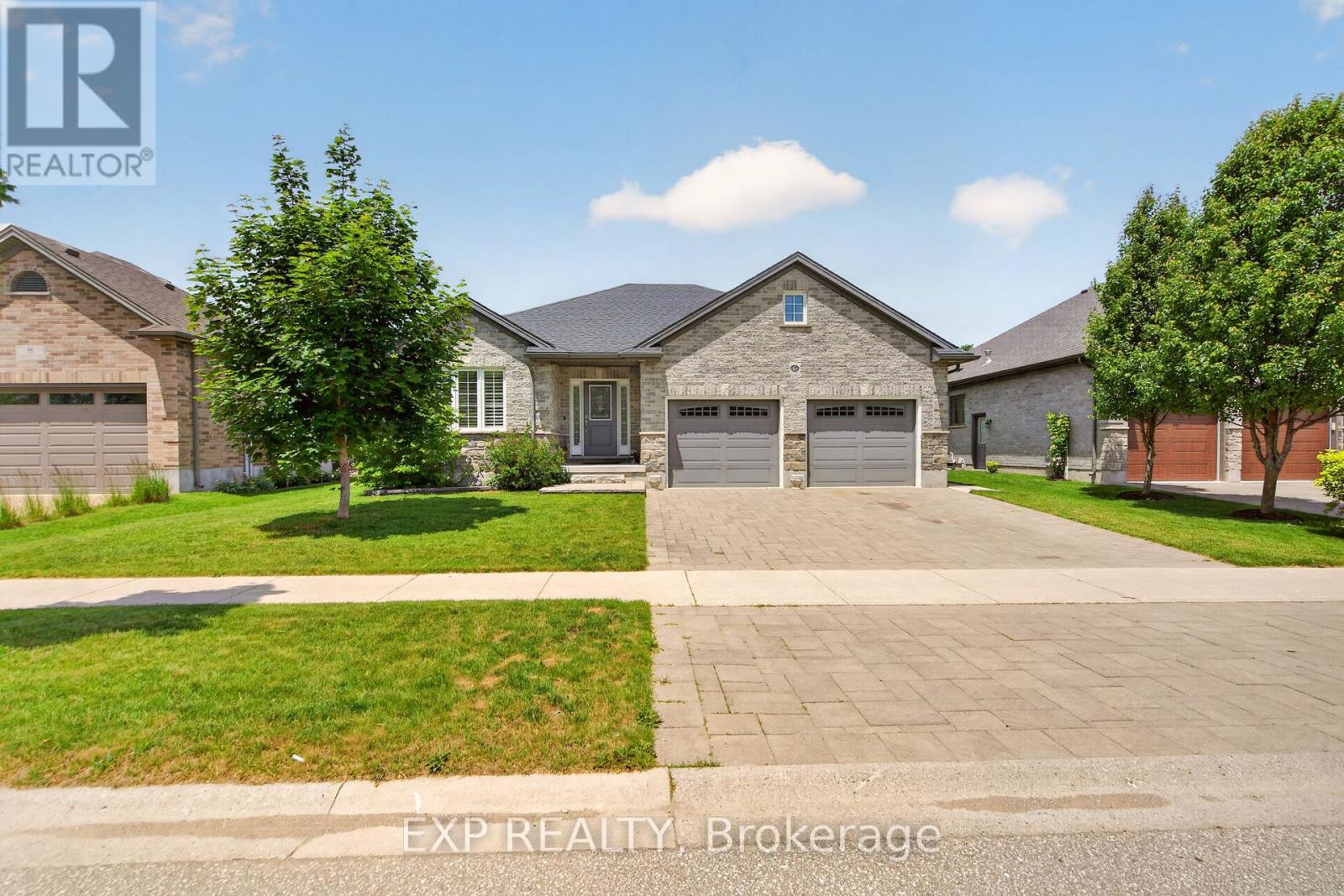 6 CAVERHILL CRESCENT, Middlesex Centre (Komoka)