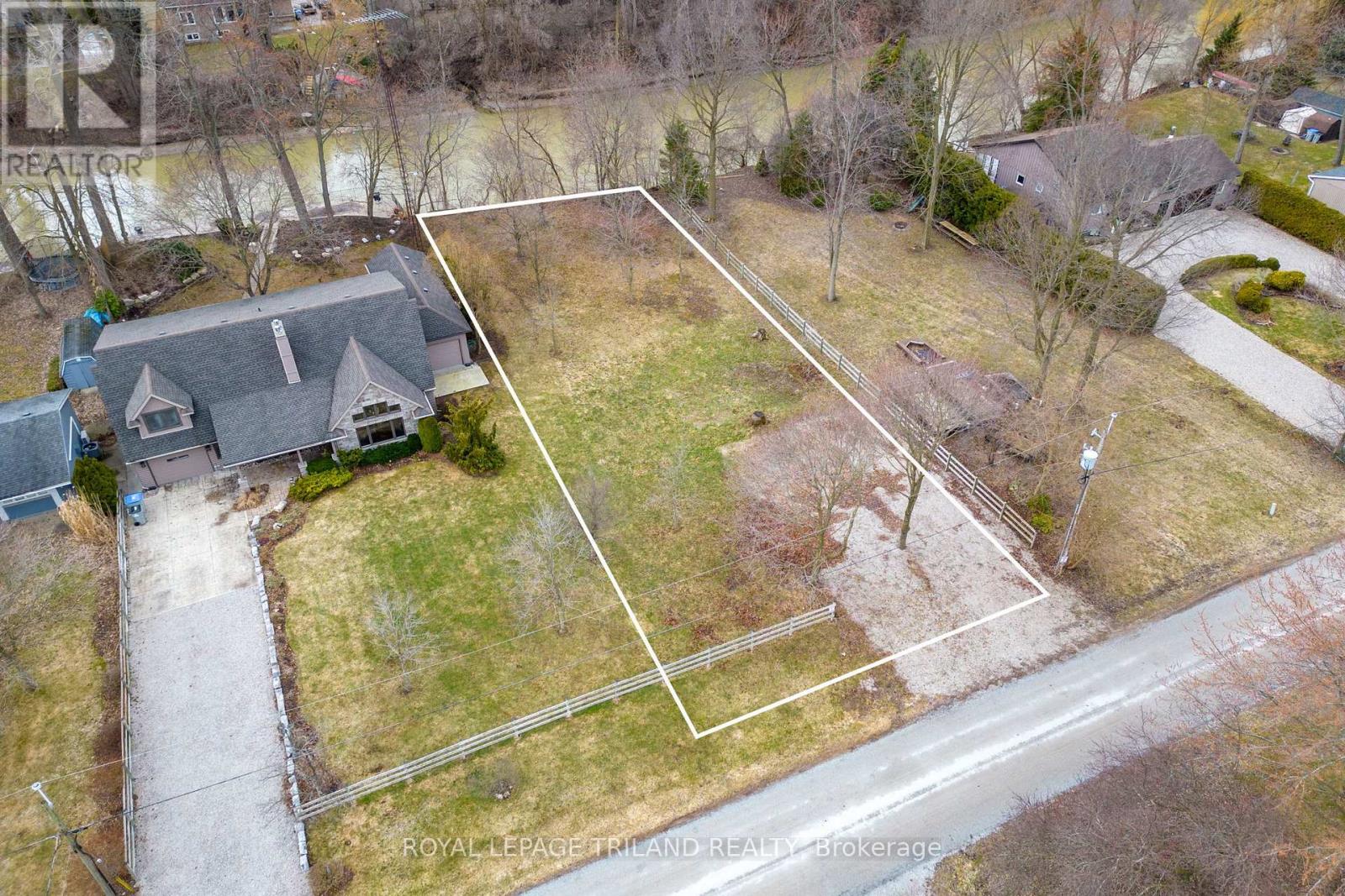 8419 DEFORE DRIVE, Lambton Shores (Grand Bend)