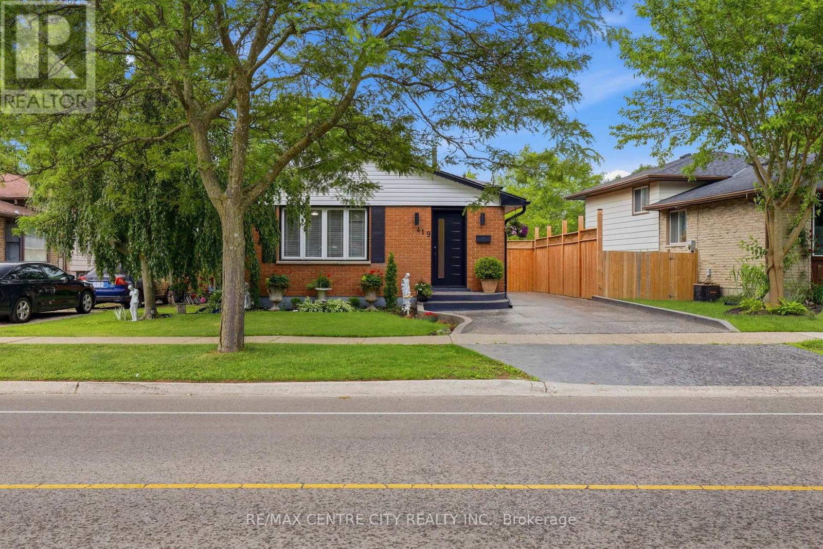 419 FERNDALE AVENUE, London South (South Q)