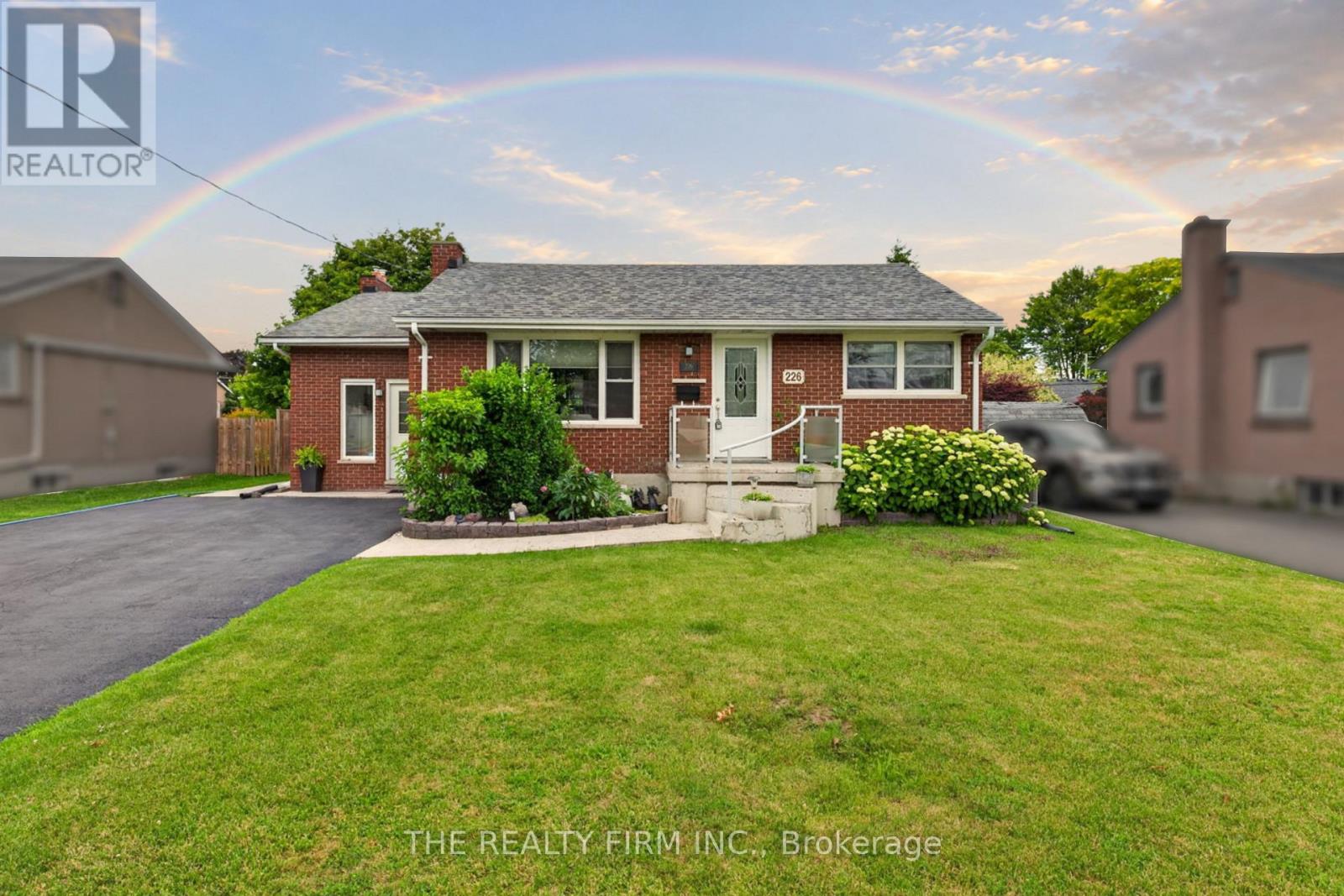 226 RAINBOW AVENUE, London East (East N)