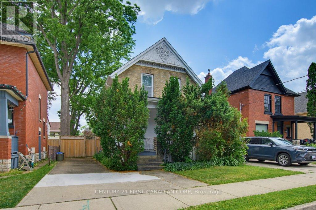 243 TECUMSEH AVENUE E, London South (South F)
