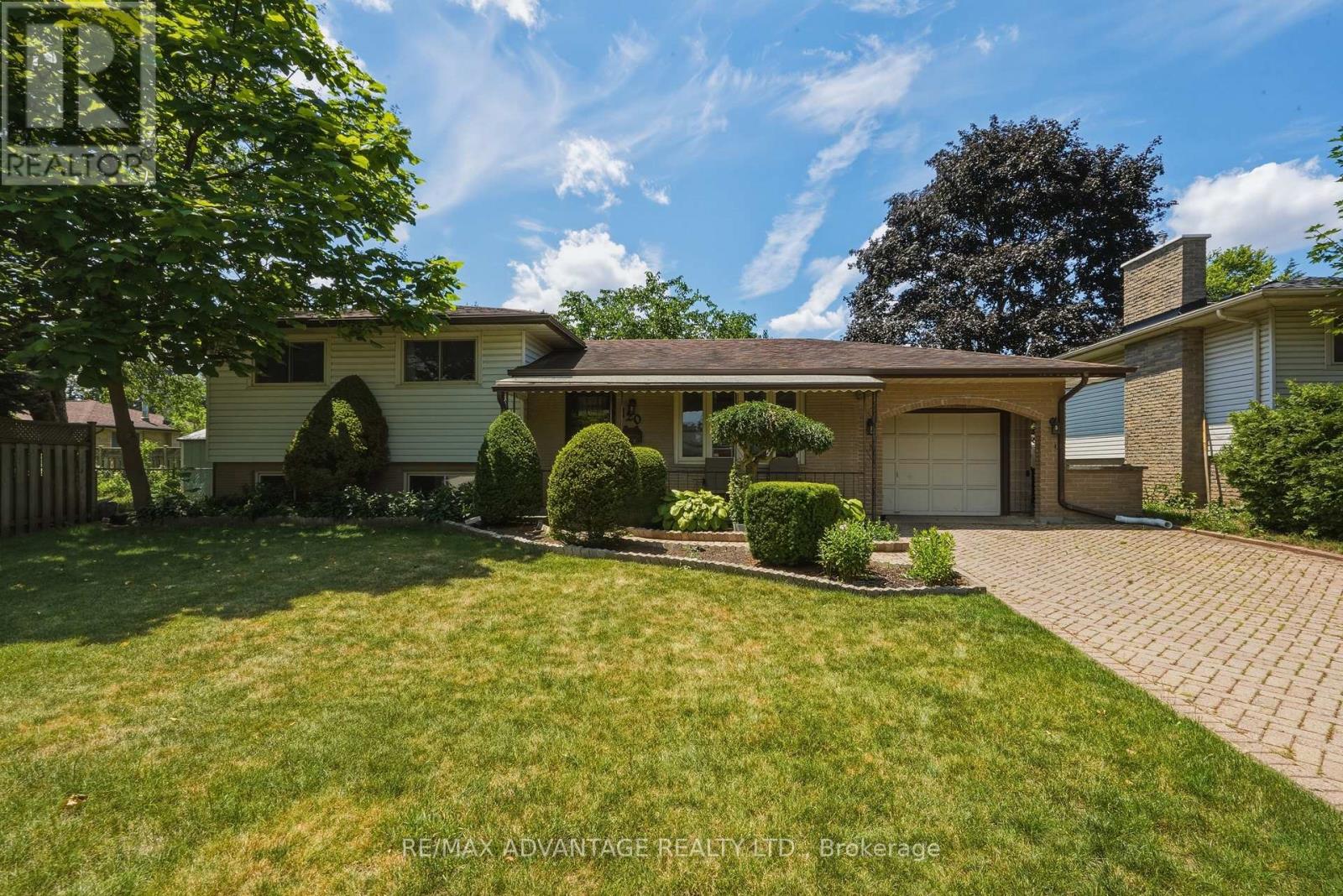 120 CHAMPLAIN CRESCENT, London East (East I)