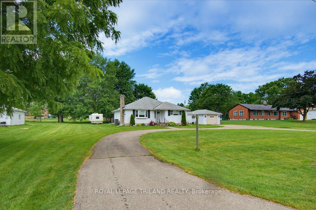 185 CENTENNIAL AVENUE, Central Elgin