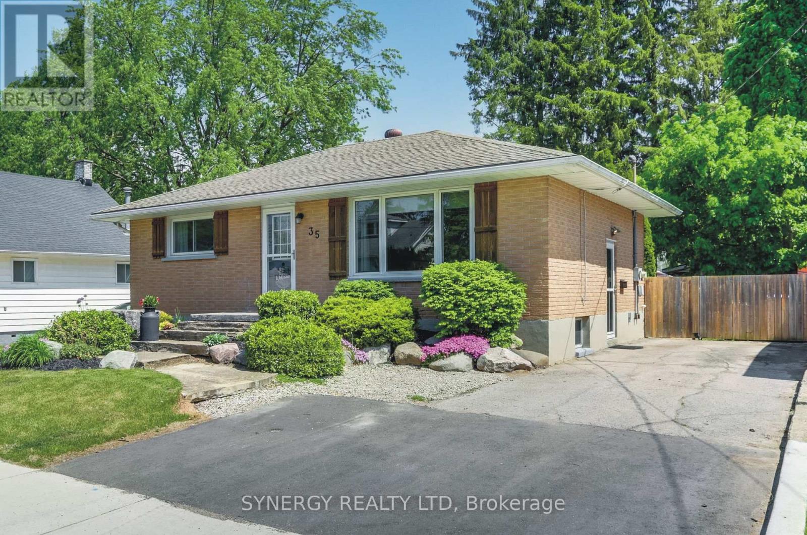 35 QUEEN STREET, Strathroy-Caradoc (SE)