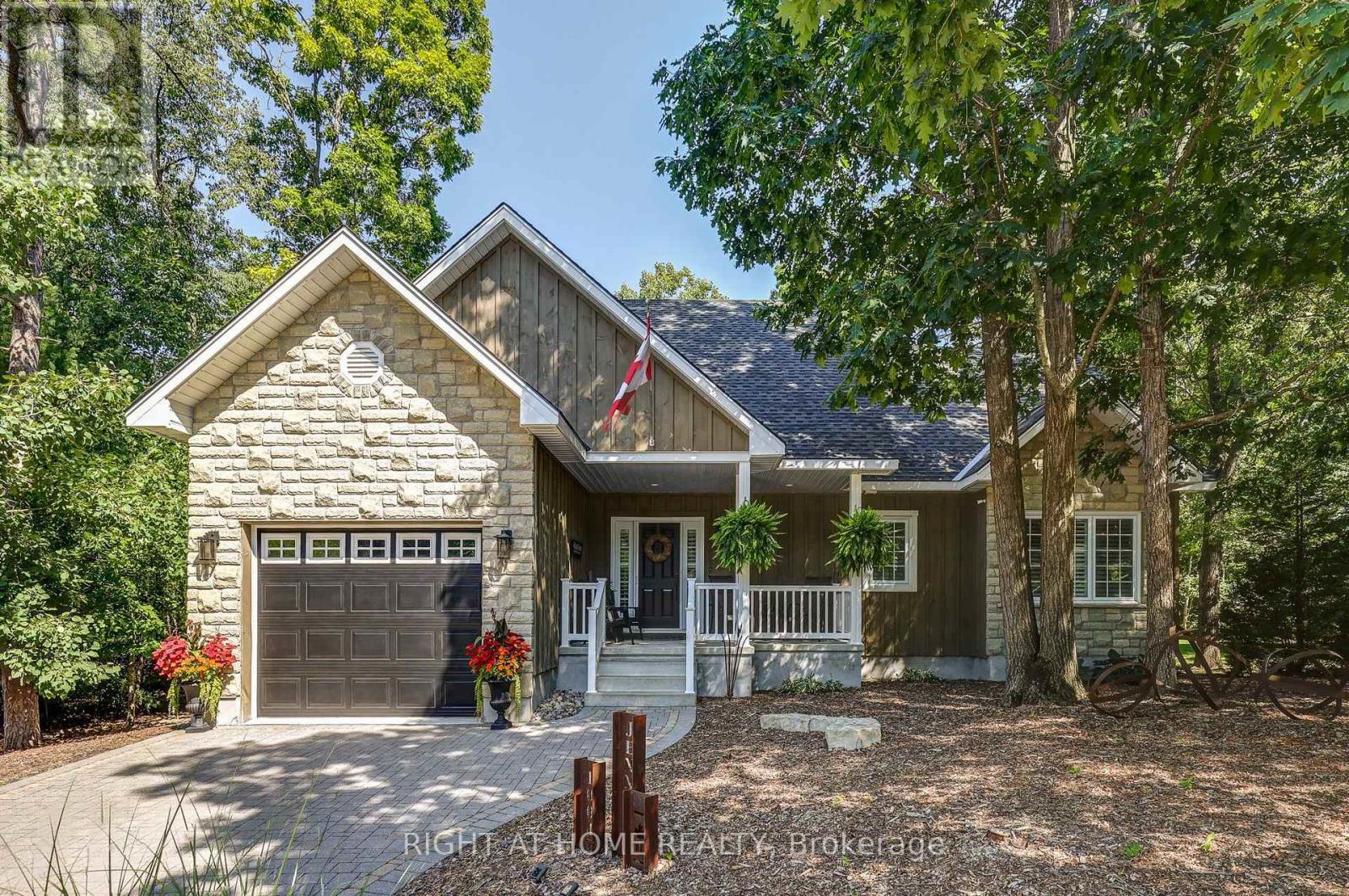 10047 JENNISON CRESCENT, Lambton Shores (Grand Bend)
