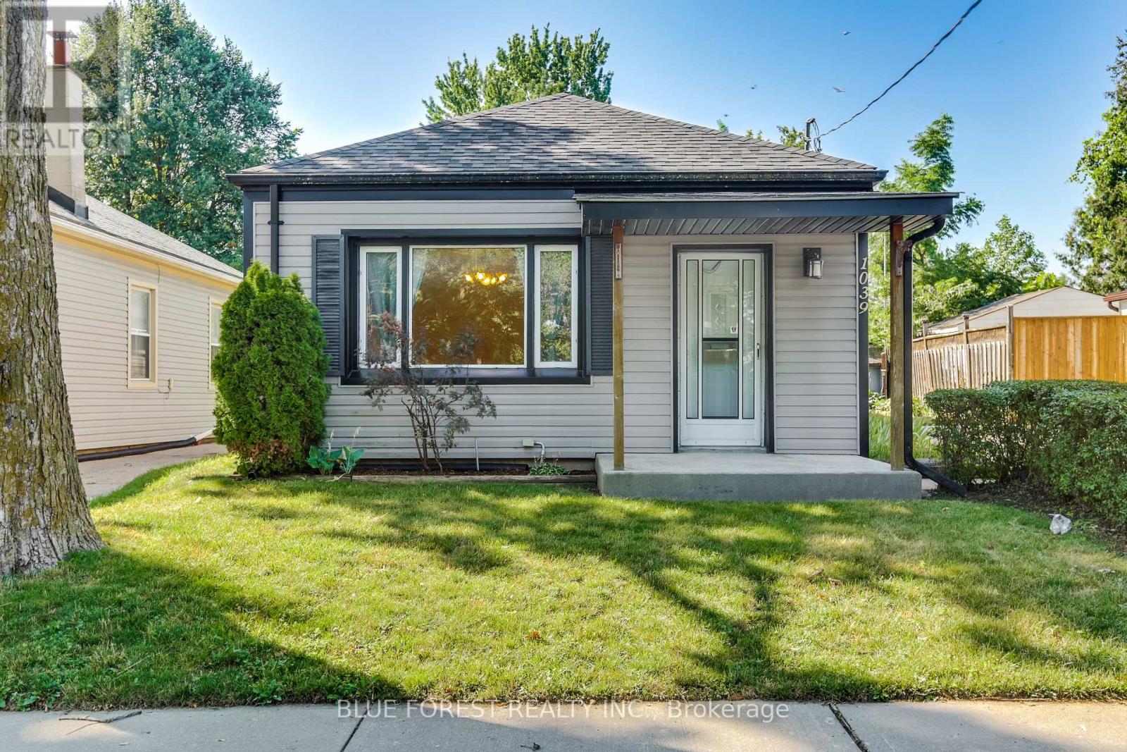 1039 FRANCES STREET, London East (East M)