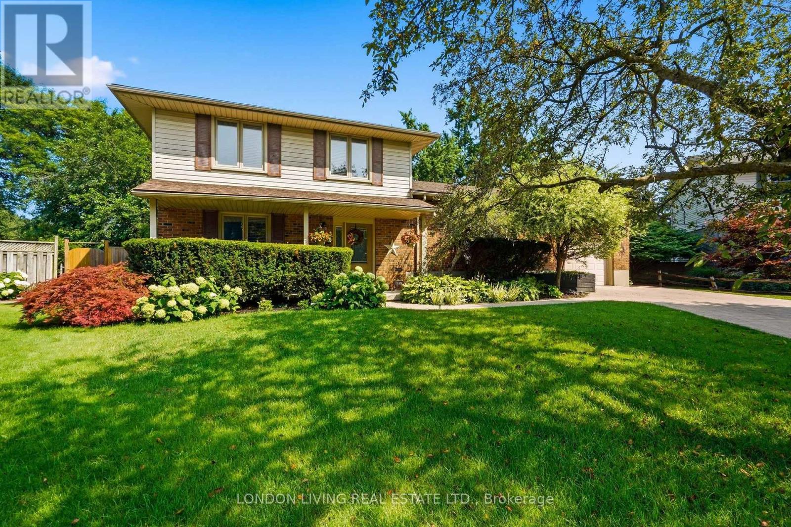 91 ST CLAIR COURT, London South (South O)