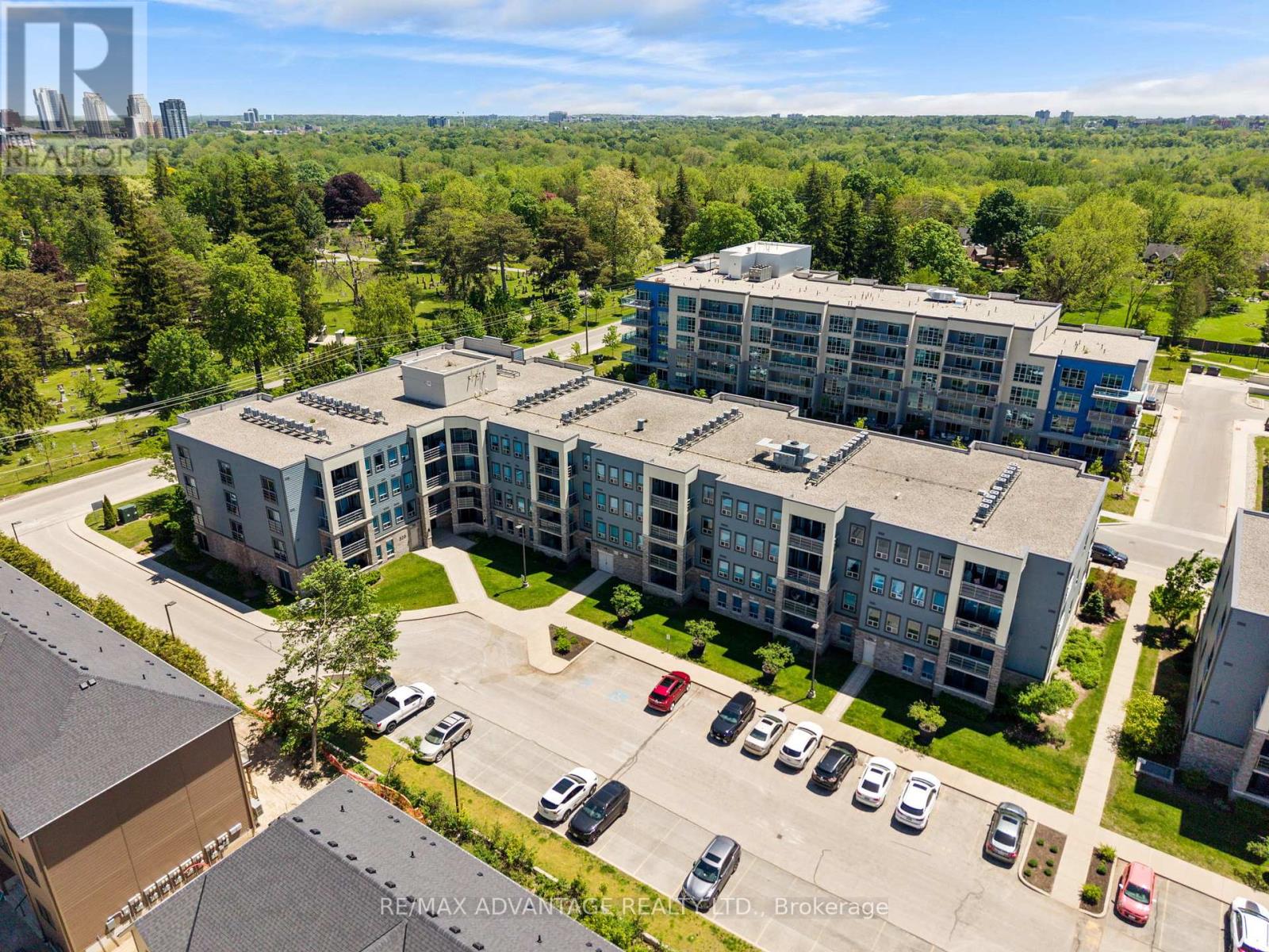 109 - 320 SUGARCREEK TRAIL, London North (North N)