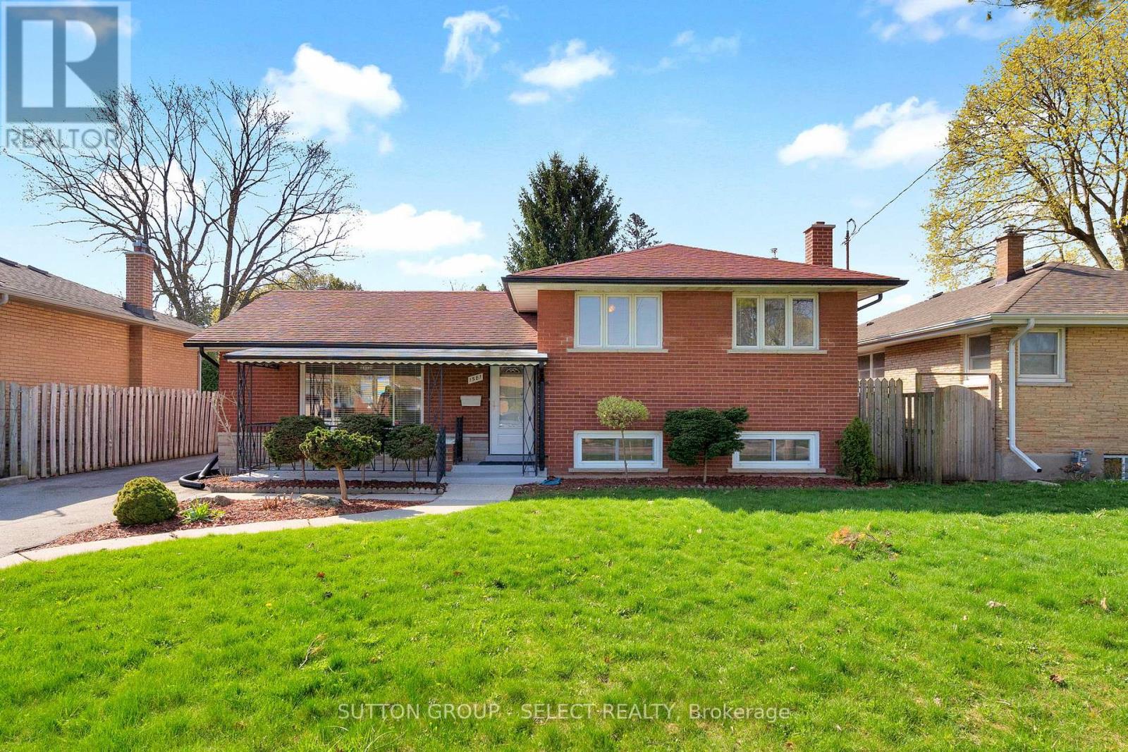 1581 BORDEN STREET, London East (East H)