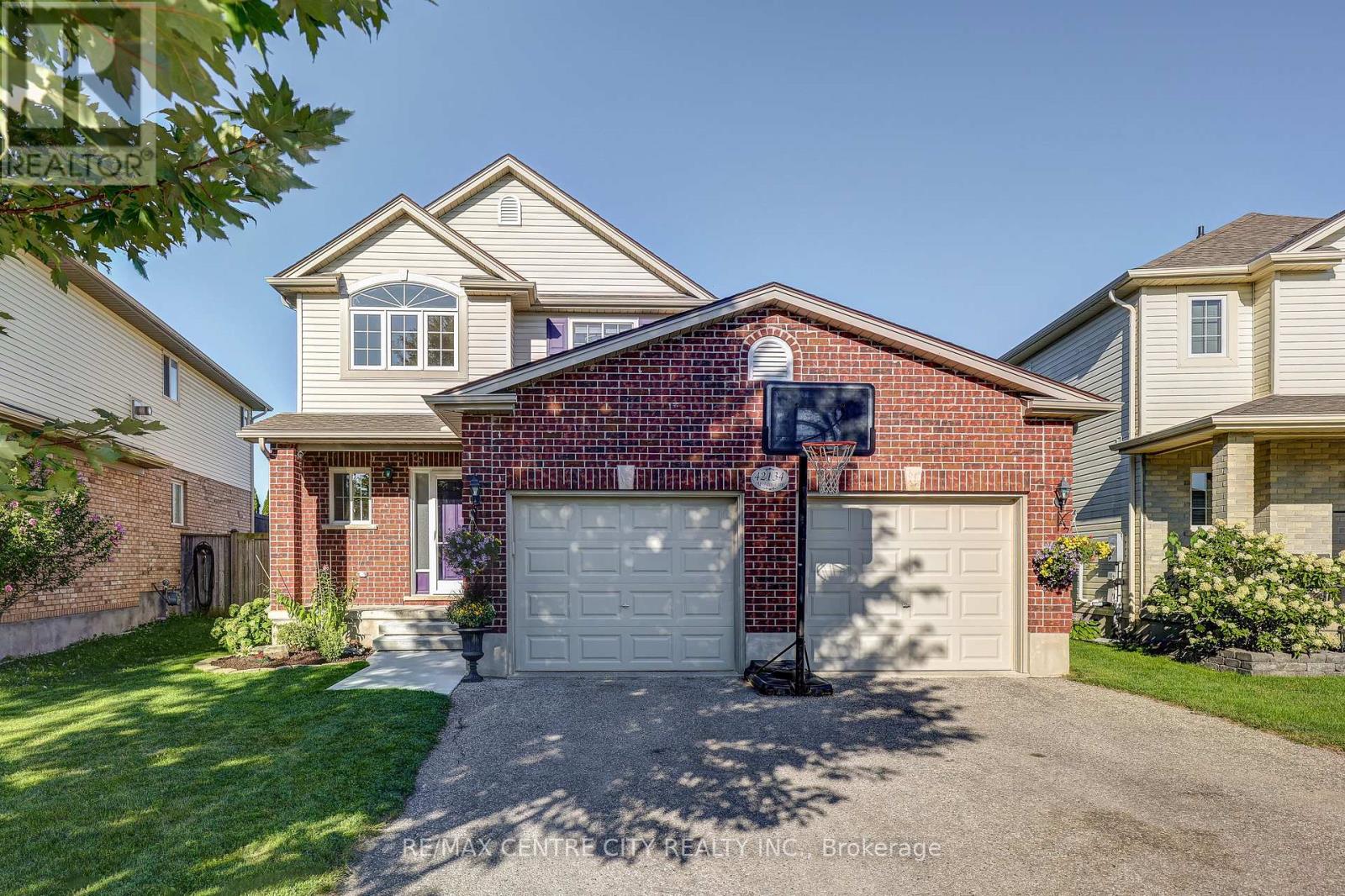 42134 MCBAIN LINE, Central Elgin