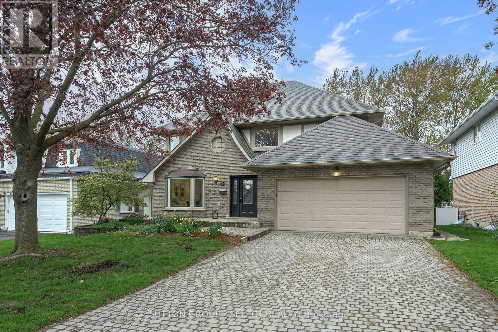 22 PINEGROVE CRESCENT, London South (South M)