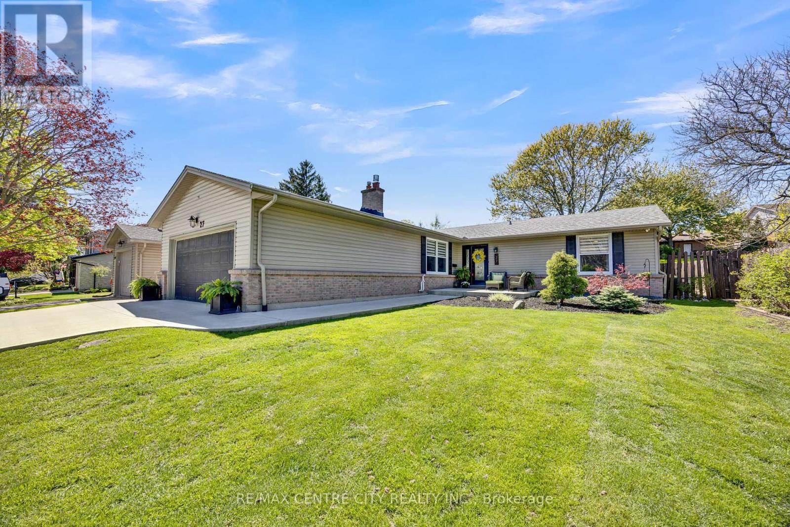 27 BARTLETT CRESCENT, London South (South M)