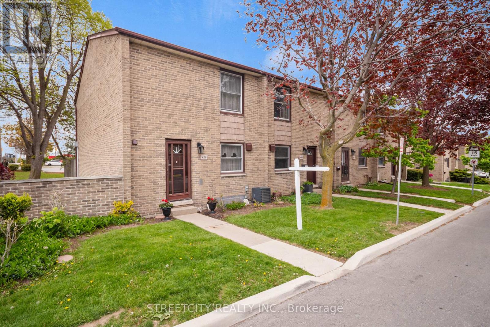 600 WONDERLAND ROAD S, London South (South N)