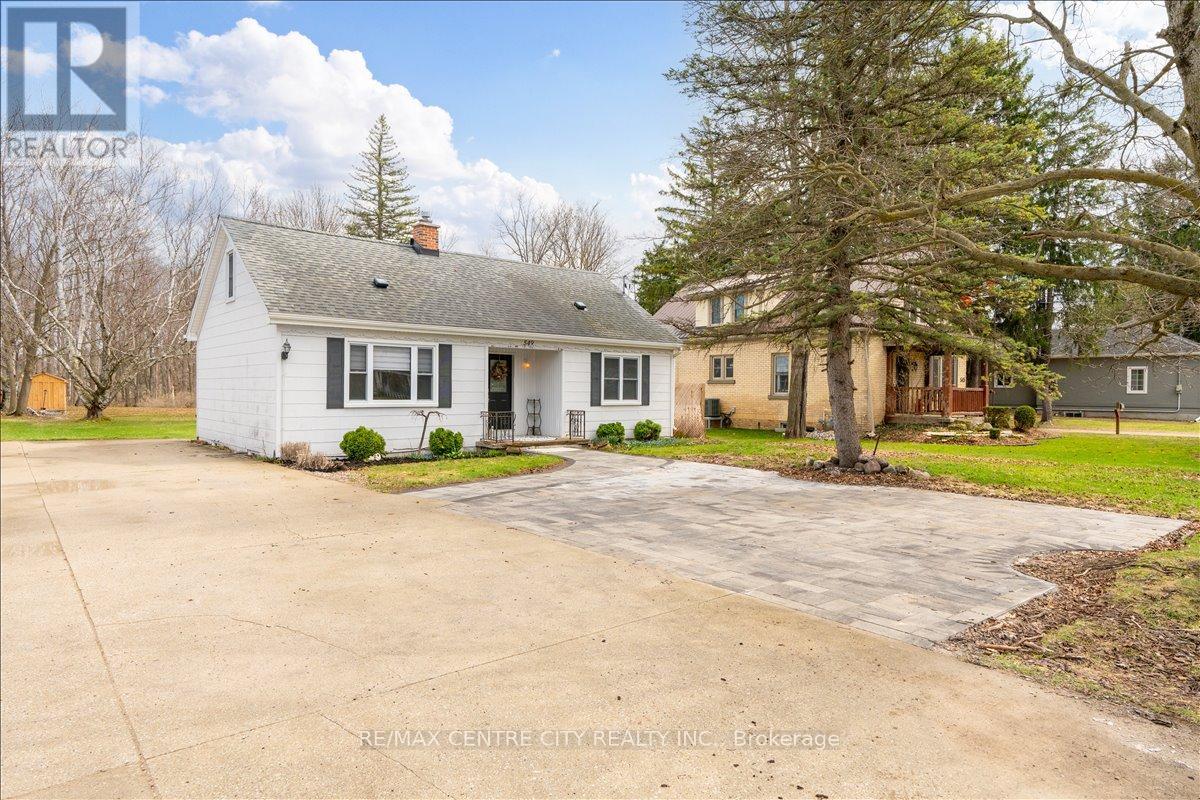 549 VICTORIA STREET, Strathroy-Caradoc (NE)