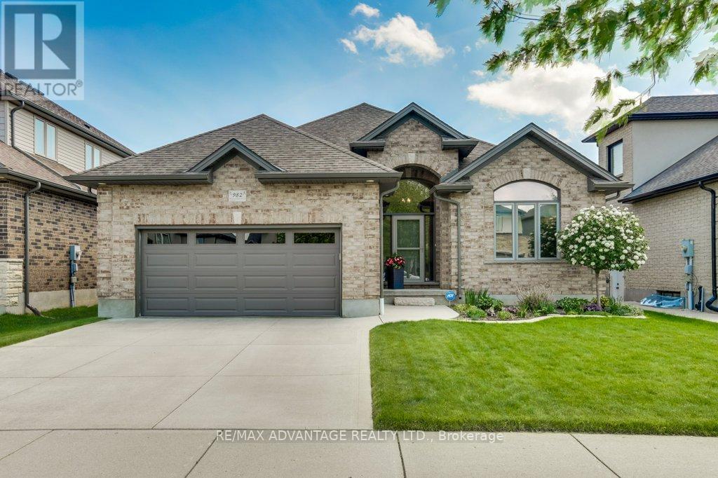 982 MEDWAY PARK DRIVE, London North (North S)