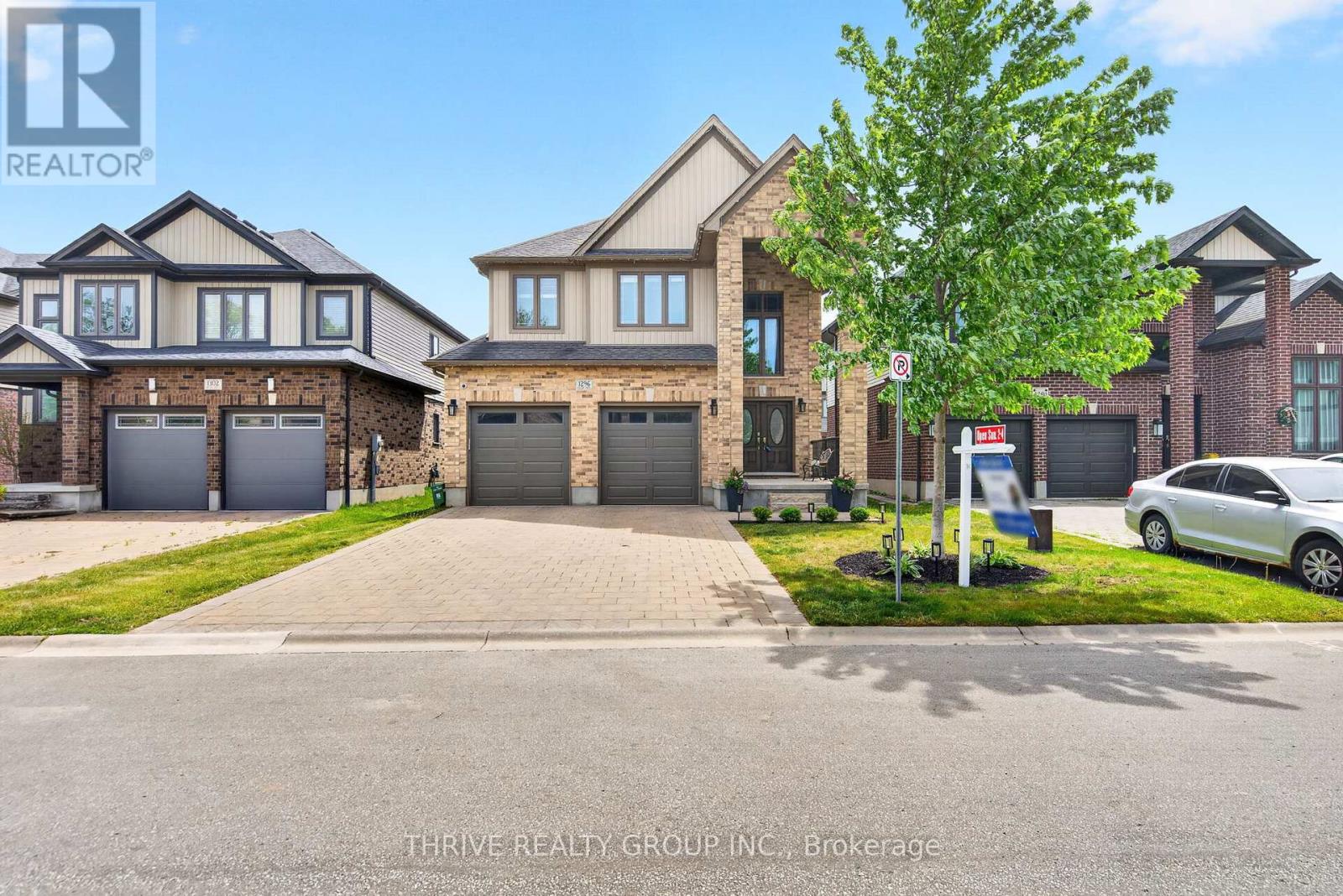 1296 DYER CRESCENT, London North (North S)