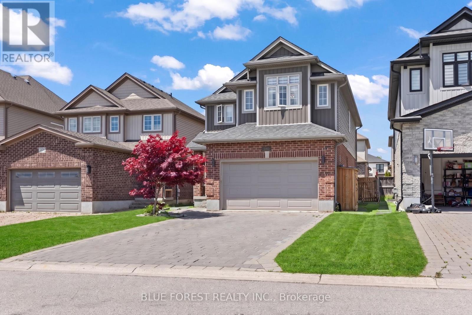 3293 CASSON WAY, London South (South W)