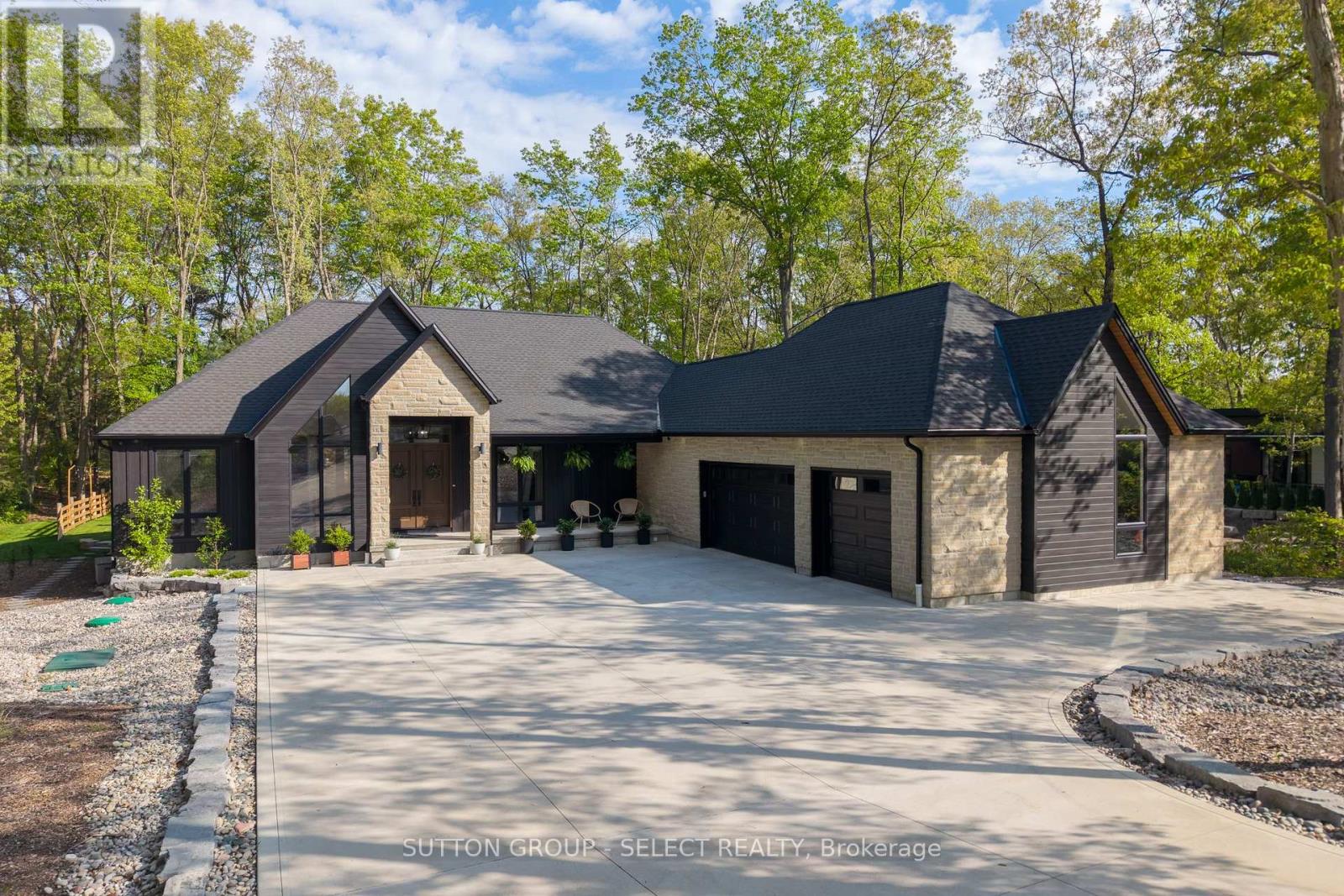 10111 PINERY BLUFFS ROAD, Lambton Shores