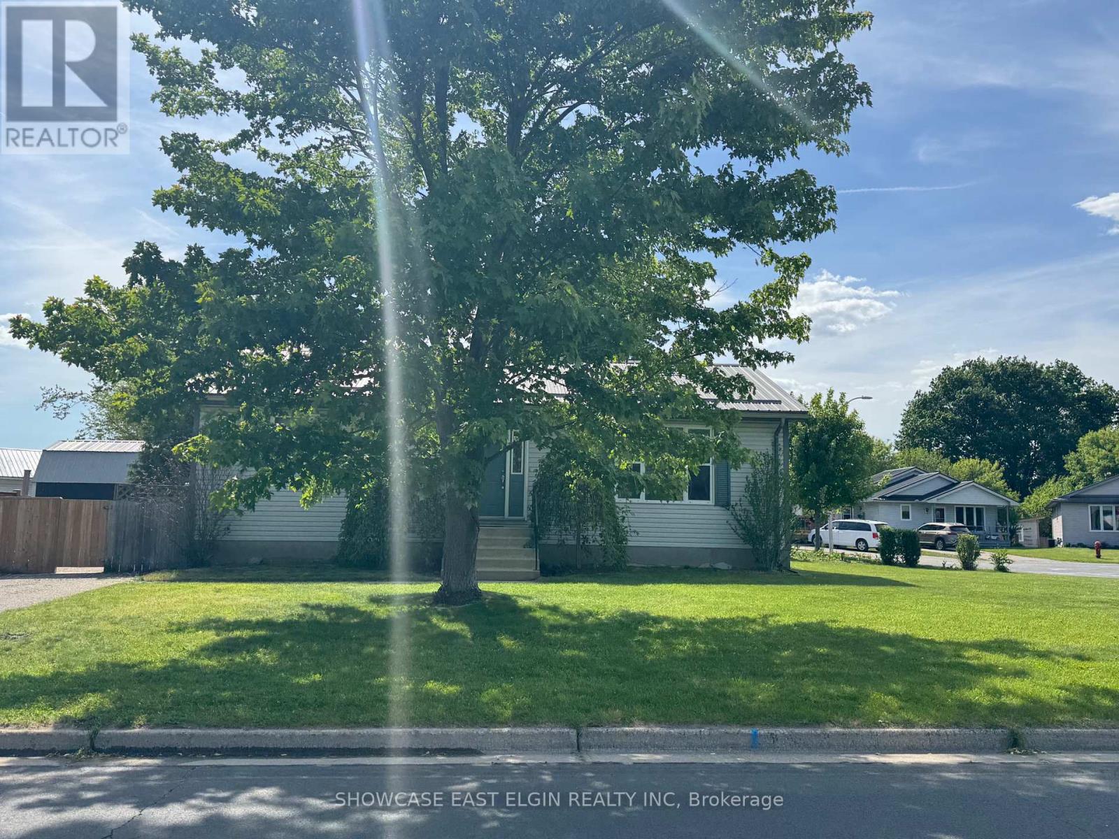 28 MELANIE DRIVE, Aylmer