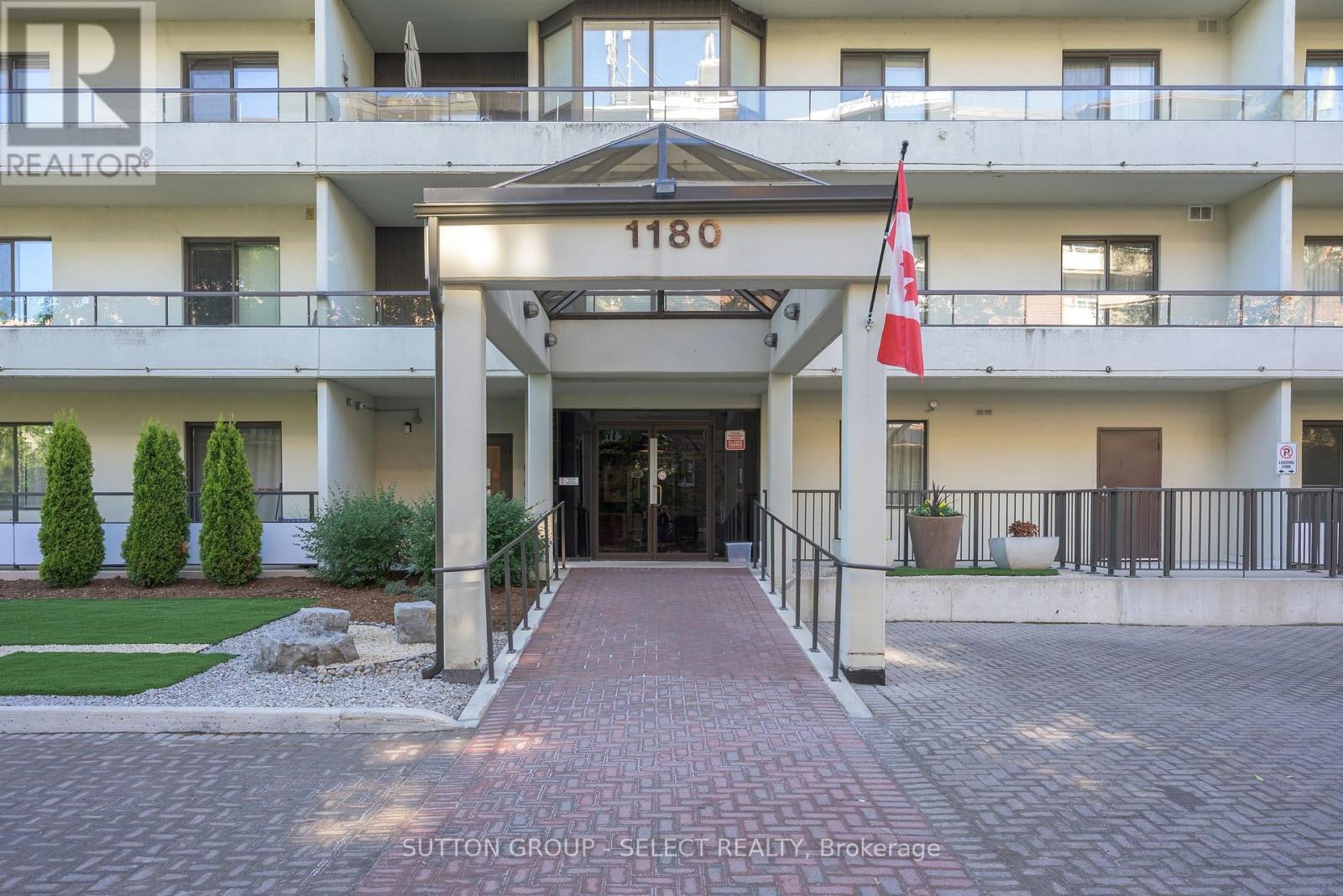 702 - 1180 COMMISSIONERS ROAD W, London South (South B)