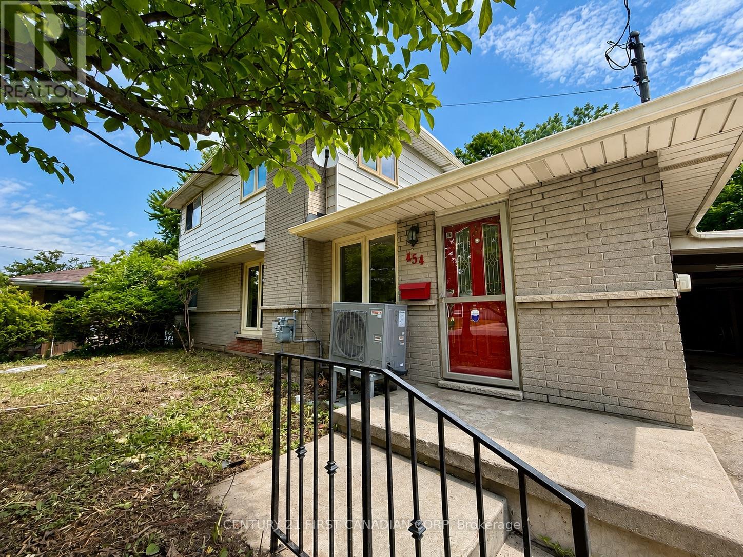 454 BEACHWOOD AVENUE, London South (South D)
