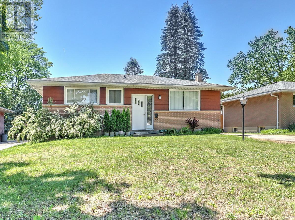 63 PAWNEE CRESCENT, London East (East D)