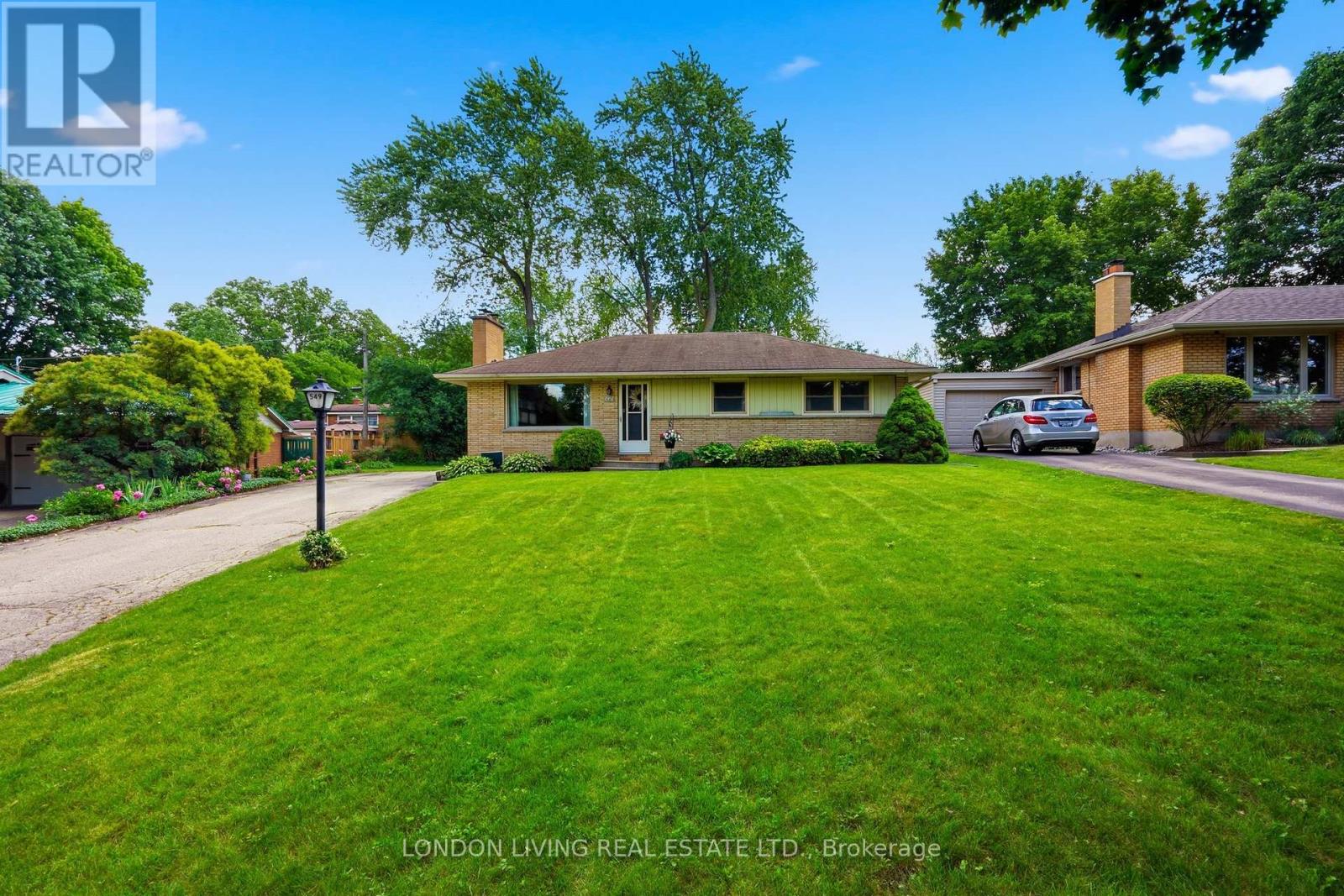 549 RIDGEWOOD CRESCENT, London South (South D)