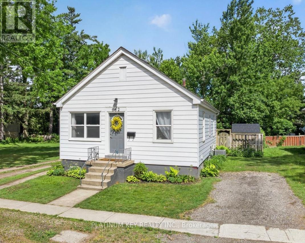 662 KING STREET, Strathroy-Caradoc (Mount Brydges)