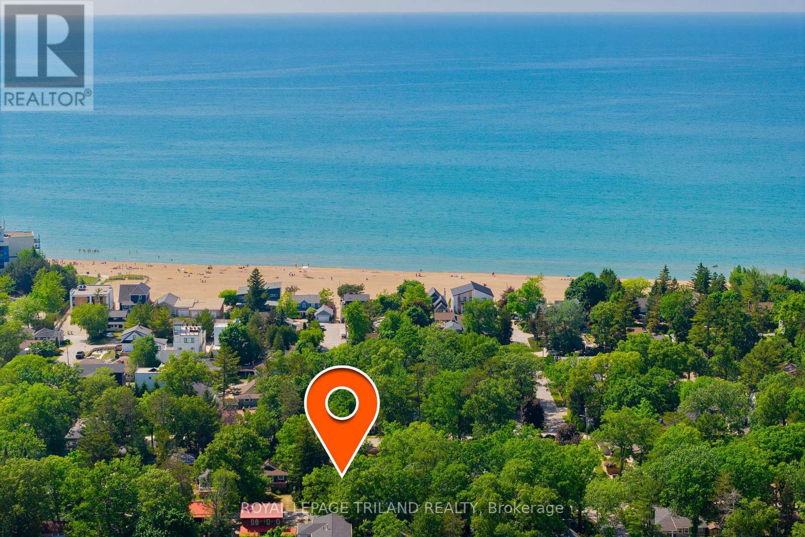 26 ELMWOOD AVENUE, Lambton Shores (Grand Bend)