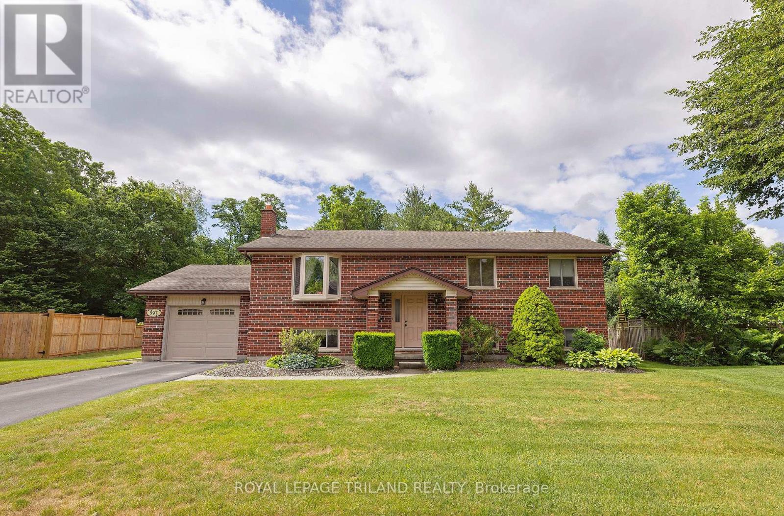 597 SEBURN DRIVE, Strathroy-Caradoc (Mount Brydges)